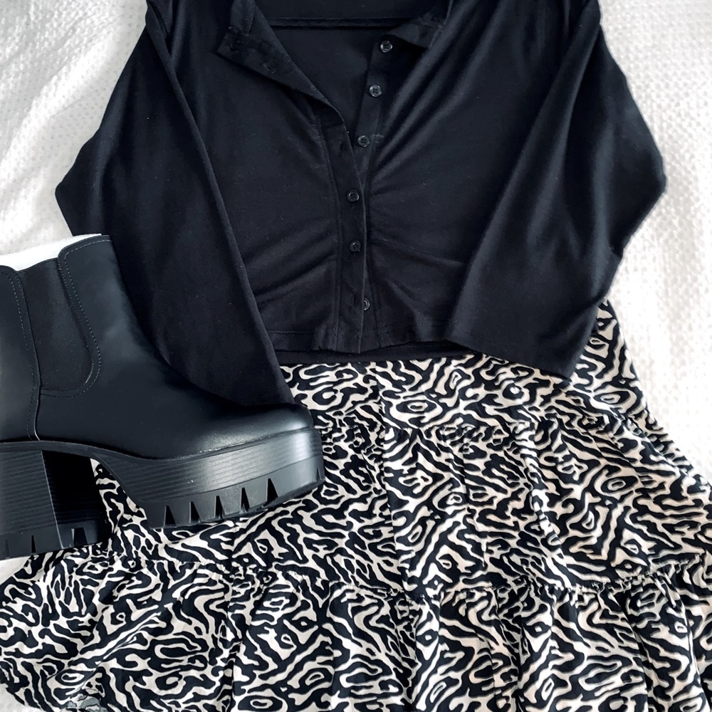 cute and flowy leopard mini skirt